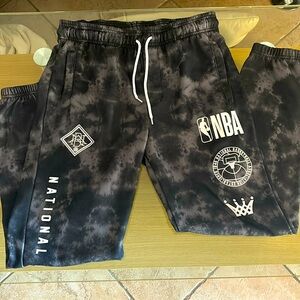 Men’s tie-die black and gray NBA sweatpants.